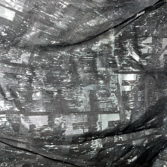 Preloved Fendi silk scarf gorgeous condition size is 70” long and 18”wide - Picture 8 of 15